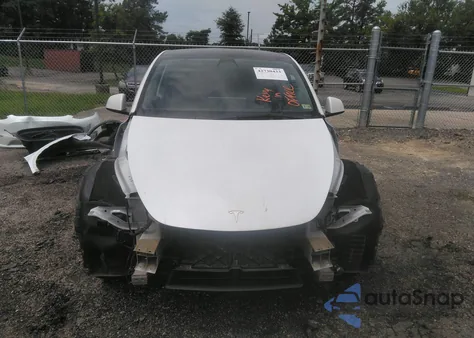 2021 Tesla Model Y Long Range Dual Motor All-Wheel Drive z USA, uszkodzony, nr VIN 5YJYGDEE4MF175885